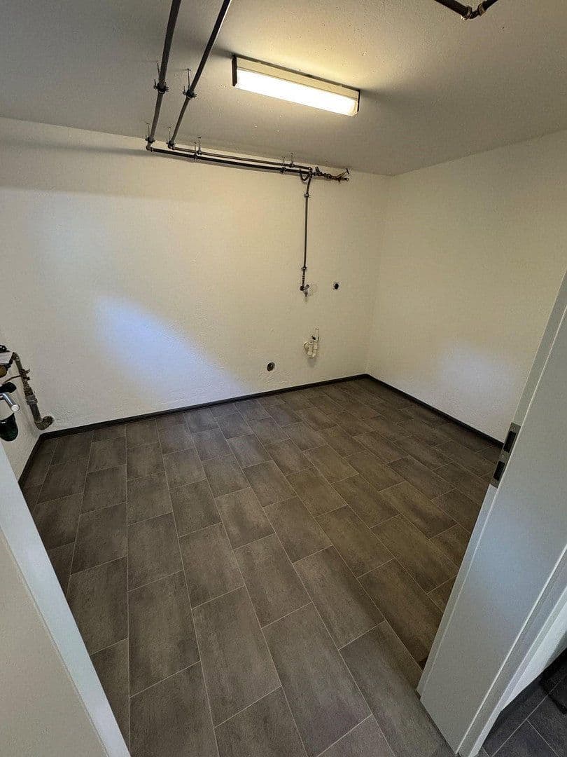 Prodej domu 167 m², pozemek 694 m², Königsberger Strasse 31, Baiersdorf, Bavorsko Prodej domu 167 m², pozemek 694 m², Königsberger Strasse 31, Baiersdorf, Bavorsko