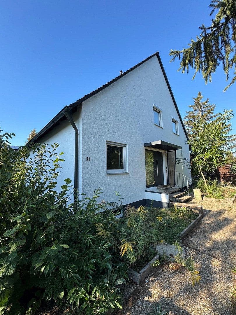 Prodej domu 167 m², pozemek 694 m², Königsberger Strasse 31, Baiersdorf, Bavorsko Prodej domu 167 m², pozemek 694 m², Königsberger Strasse 31, Baiersdorf, Bavorsko