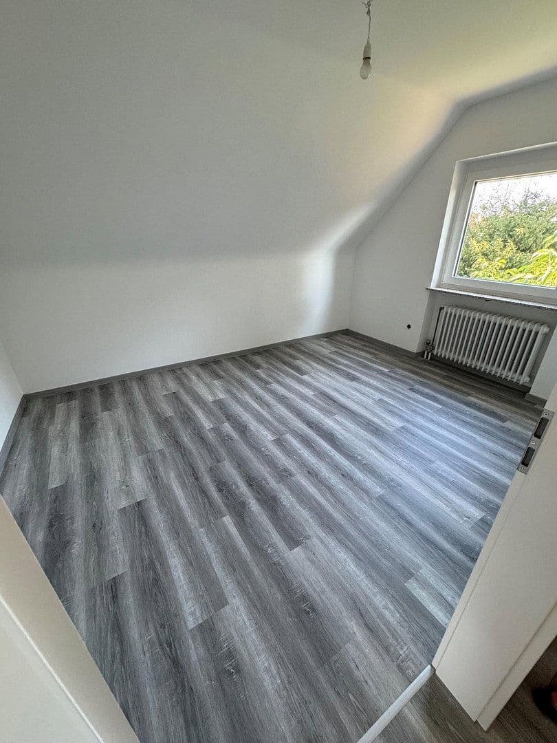 Prodej domu 167 m², pozemek 694 m², Königsberger Strasse 31, Baiersdorf, Bavorsko Prodej domu 167 m², pozemek 694 m², Königsberger Strasse 31, Baiersdorf, Bavorsko