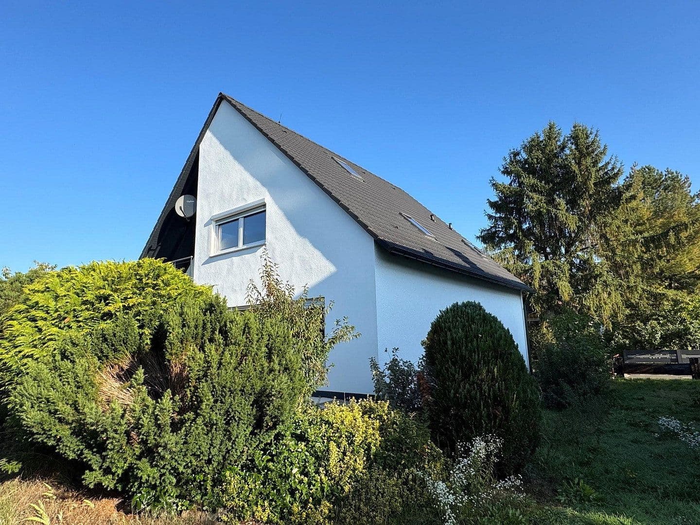 Prodej domu 167 m², pozemek 694 m², Königsberger Strasse 31, Baiersdorf, Bavorsko Prodej domu 167 m², pozemek 694 m², Königsberger Strasse 31, Baiersdorf, Bavorsko