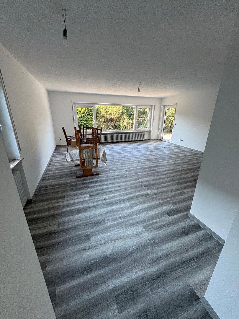 Prodej domu 167 m², pozemek 694 m², Königsberger Strasse 31, Baiersdorf, Bavorsko Prodej domu 167 m², pozemek 694 m², Königsberger Strasse 31, Baiersdorf, Bavorsko
