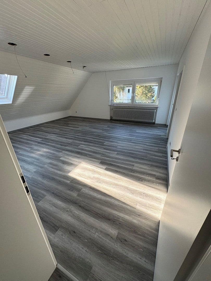 Prodej domu 167 m², pozemek 694 m², Königsberger Strasse 31, Baiersdorf, Bavorsko Prodej domu 167 m², pozemek 694 m², Königsberger Strasse 31, Baiersdorf, Bavorsko