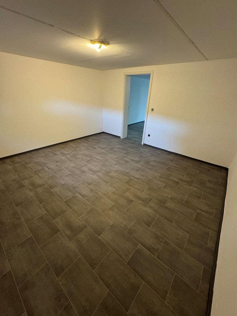 Prodej domu 167 m², pozemek 694 m², Königsberger Strasse 31, Baiersdorf, Bavorsko Prodej domu 167 m², pozemek 694 m², Königsberger Strasse 31, Baiersdorf, Bavorsko
