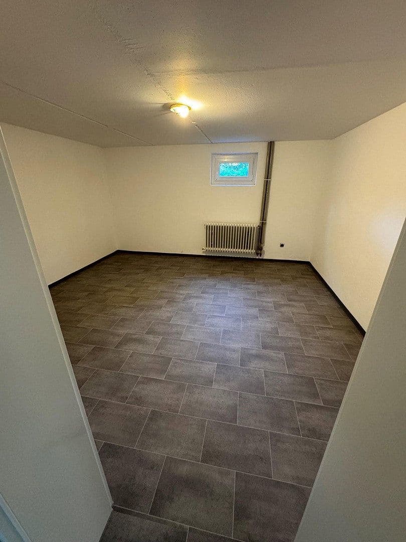 Prodej domu 167 m², pozemek 694 m², Königsberger Strasse 31, Baiersdorf, Bavorsko Prodej domu 167 m², pozemek 694 m², Königsberger Strasse 31, Baiersdorf, Bavorsko