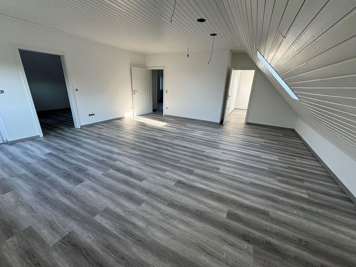 Prodej domu 167 m², pozemek 694 m², Königsberger Strasse 31, Baiersdorf, Bavorsko Prodej domu 167 m², pozemek 694 m², Königsberger Strasse 31, Baiersdorf, Bavorsko