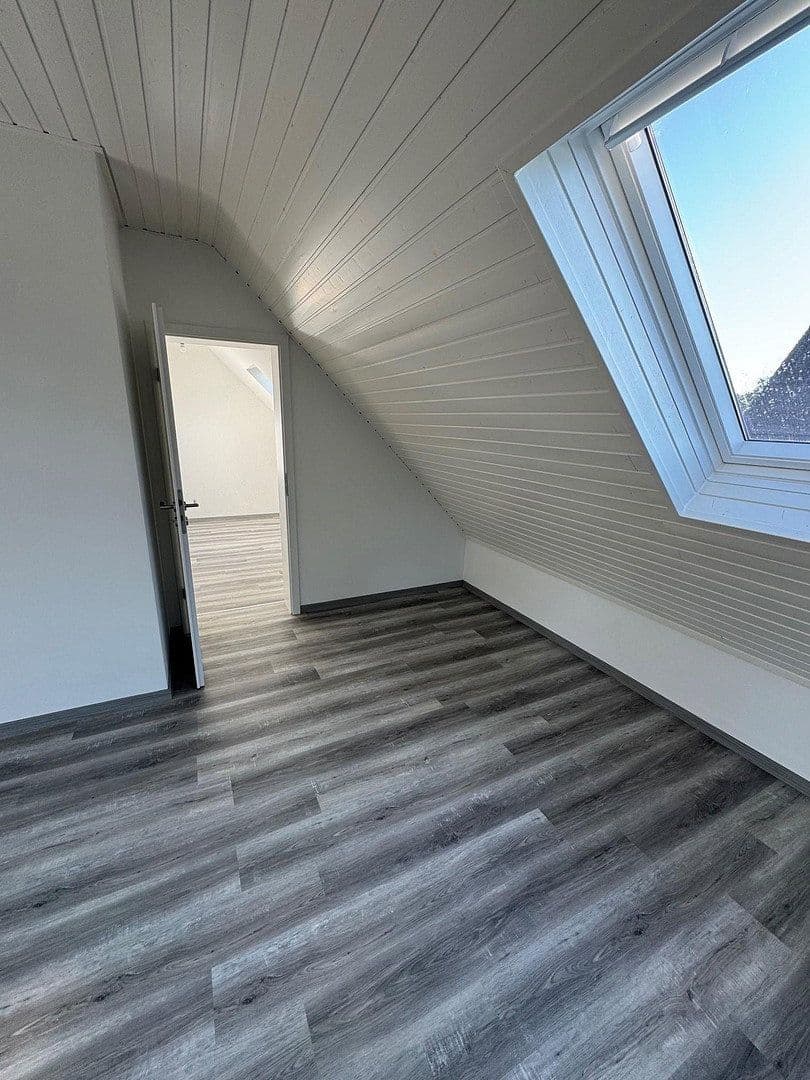 Prodej domu 167 m², pozemek 694 m², Königsberger Strasse 31, Baiersdorf, Bavorsko Prodej domu 167 m², pozemek 694 m², Königsberger Strasse 31, Baiersdorf, Bavorsko
