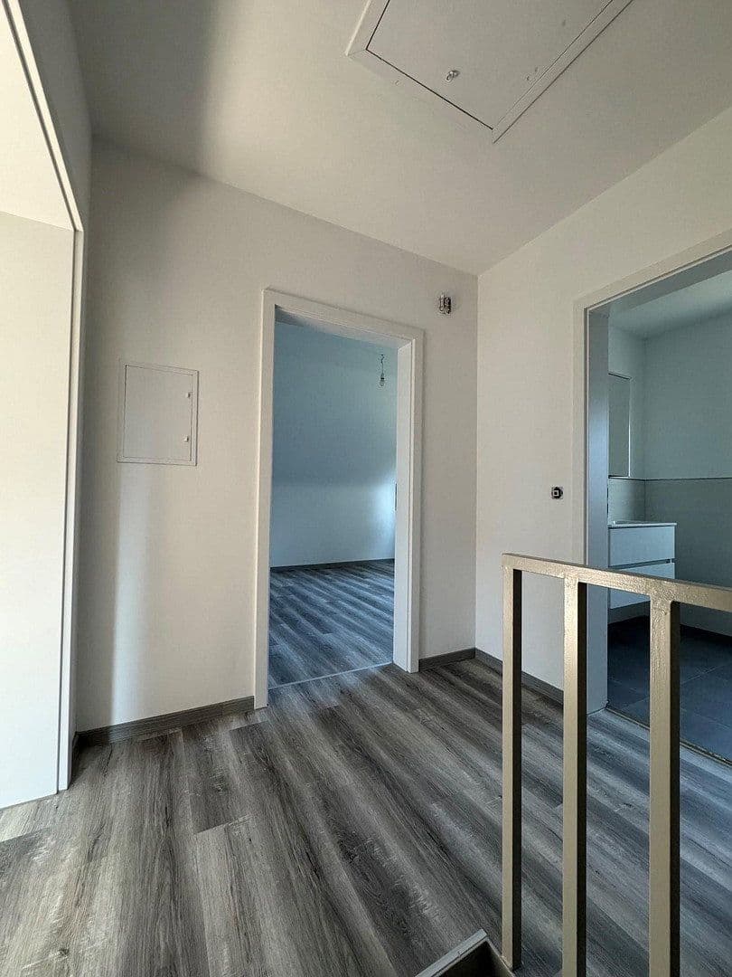 Prodej domu 167 m², pozemek 694 m², Königsberger Strasse 31, Baiersdorf, Bavorsko Prodej domu 167 m², pozemek 694 m², Königsberger Strasse 31, Baiersdorf, Bavorsko