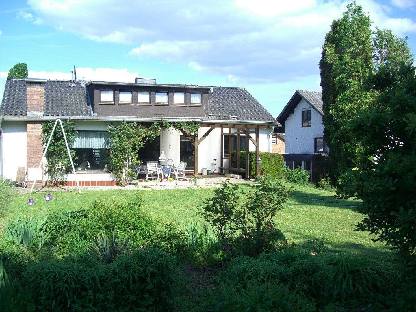 Prodej domu 180 m², pozemek 1.400 m², Marburg, Hessen Prodej domu 180 m², pozemek 1.400 m², Marburg, Hessen
