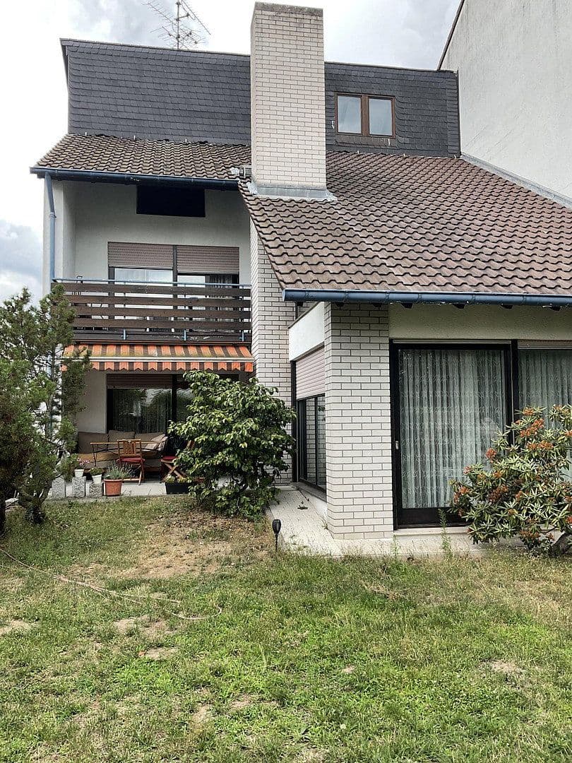 Prodej domu 240 m², pozemek 370 m², Bernhardstr.6, Mühlheim am Main, Hessen Prodej domu 240 m², pozemek 370 m², Bernhardstr.6, Mühlheim am Main, Hessen