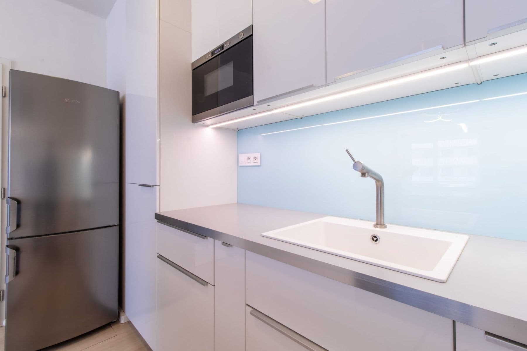 Pronájem bytu 3+kk 99 m², Zvěřinova, Praha, Praha Pronájem bytu 3+kk 99 m², Zvěřinova, Praha, Praha