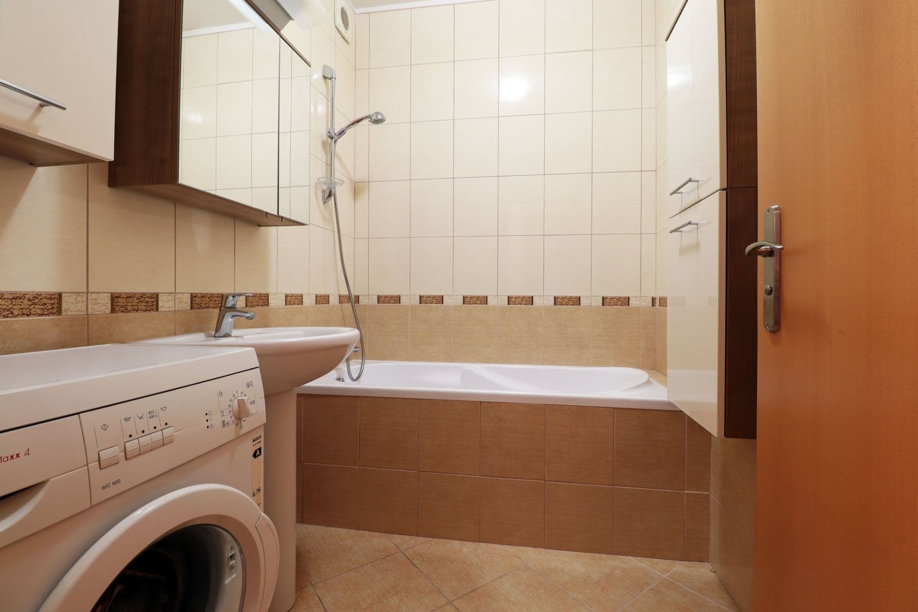 Pronájem bytu 2+kk 42 m², Meteorologická, Praha, Praha Pronájem bytu 2+kk 42 m², Meteorologická, Praha, Praha