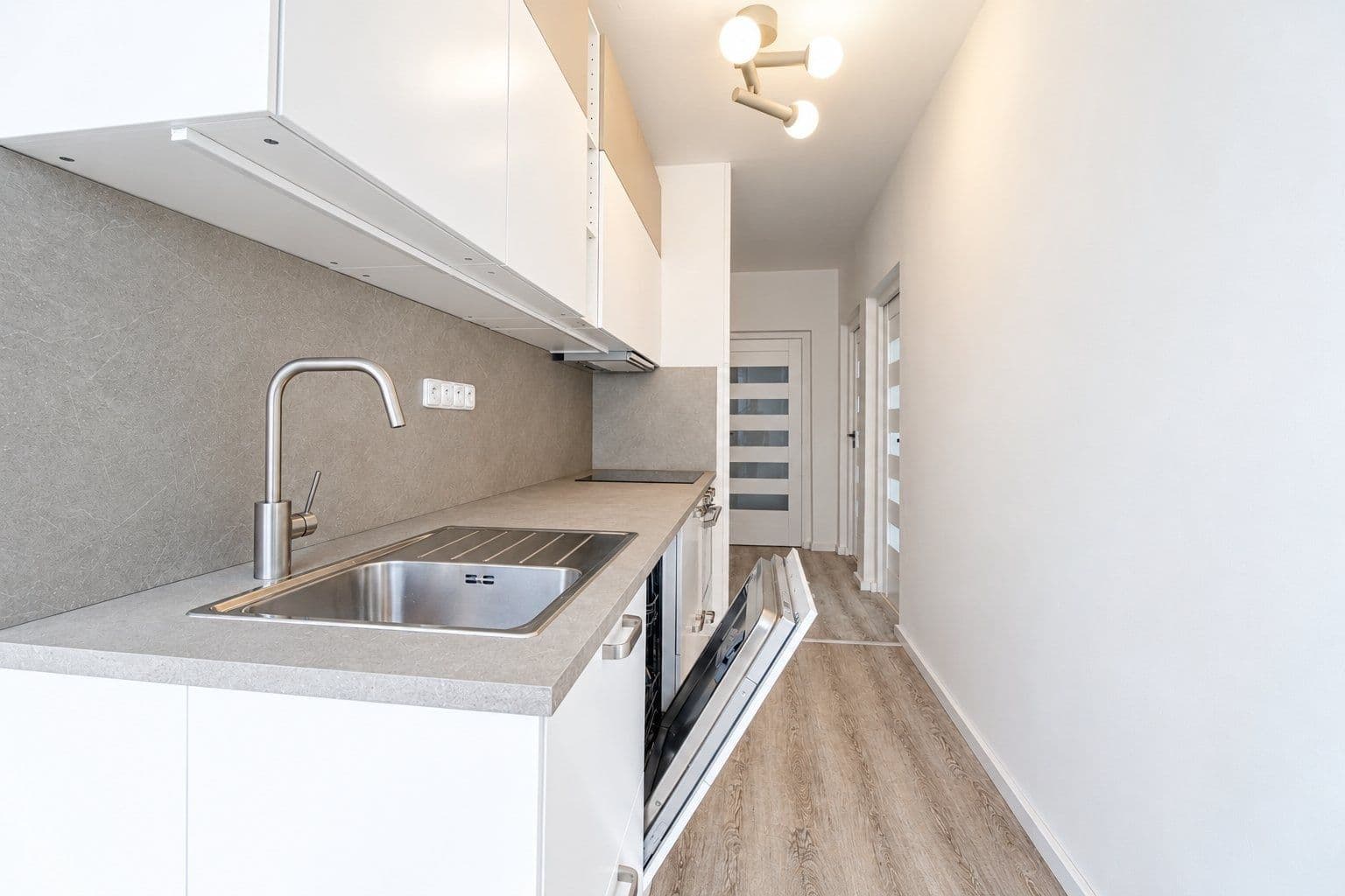 Pronájem bytu 4+1 77 m², Nedašovská, Praha, Praha Pronájem bytu 4+1 77 m², Nedašovská, Praha, Praha