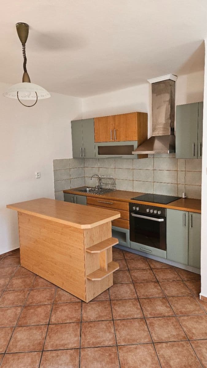 Pronájem bytu 2+1 70 m², U Bažantnice, Poděbrady, Středočeský kraj Pronájem bytu 2+1 70 m², U Bažantnice, Poděbrady, Středočeský kraj