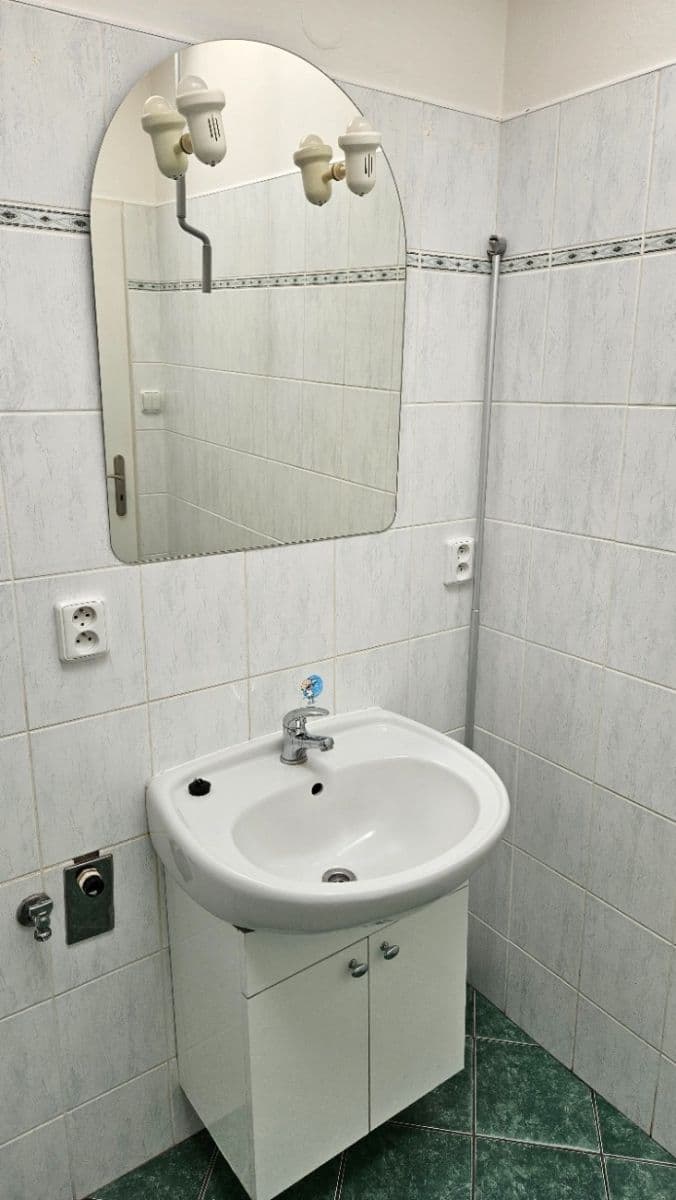 Pronájem bytu 2+1 70 m², U Bažantnice, Poděbrady, Středočeský kraj Pronájem bytu 2+1 70 m², U Bažantnice, Poděbrady, Středočeský kraj