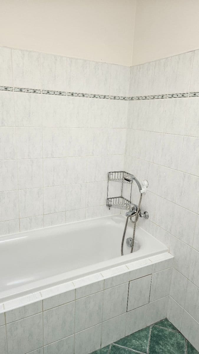 Pronájem bytu 2+1 70 m², U Bažantnice, Poděbrady, Středočeský kraj Pronájem bytu 2+1 70 m², U Bažantnice, Poděbrady, Středočeský kraj