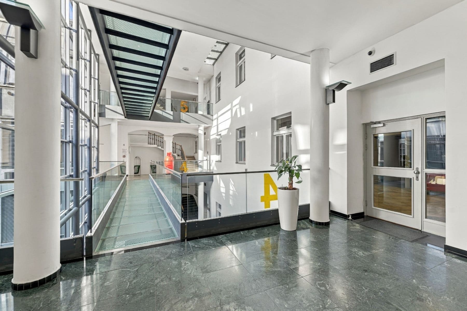 Pronájem kanceláře 1.120 m², Krakovská, Praha, Praha Pronájem kanceláře 1.120 m², Krakovská, Praha, Praha