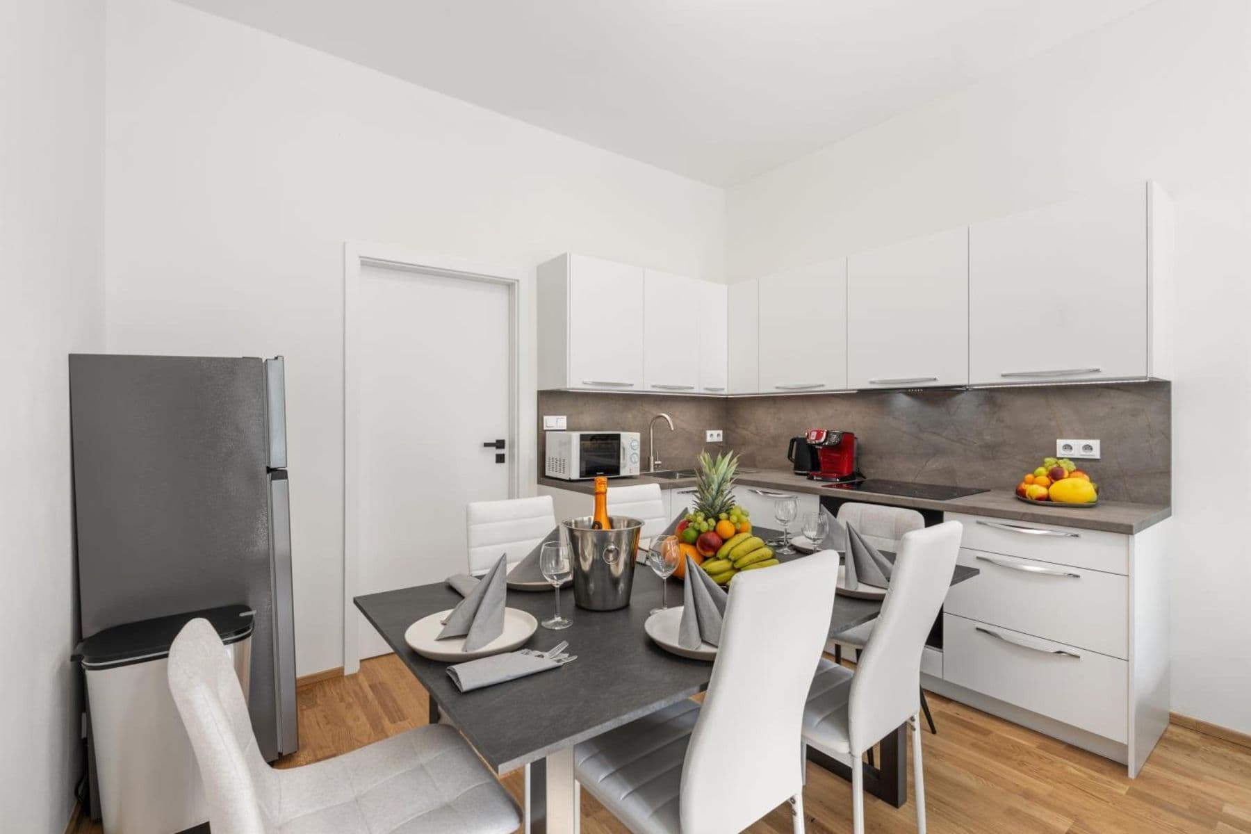 Pronájem bytu 112 m², Bělehradská, Praha, Praha Pronájem bytu 112 m², Bělehradská, Praha, Praha