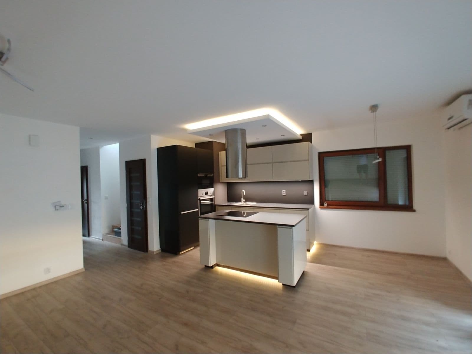 Pronájem domu 137 m², pozemek 312 m², Semonická, Praha, Praha Pronájem domu 137 m², pozemek 312 m², Semonická, Praha, Praha