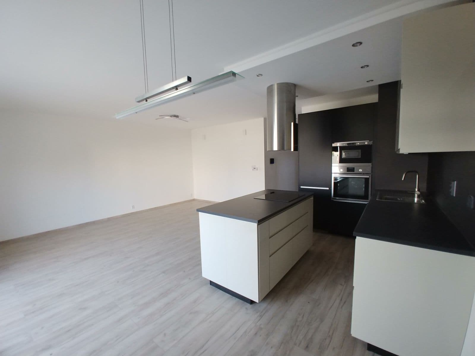 Pronájem domu 137 m², pozemek 312 m², Semonická, Praha, Praha Pronájem domu 137 m², pozemek 312 m², Semonická, Praha, Praha