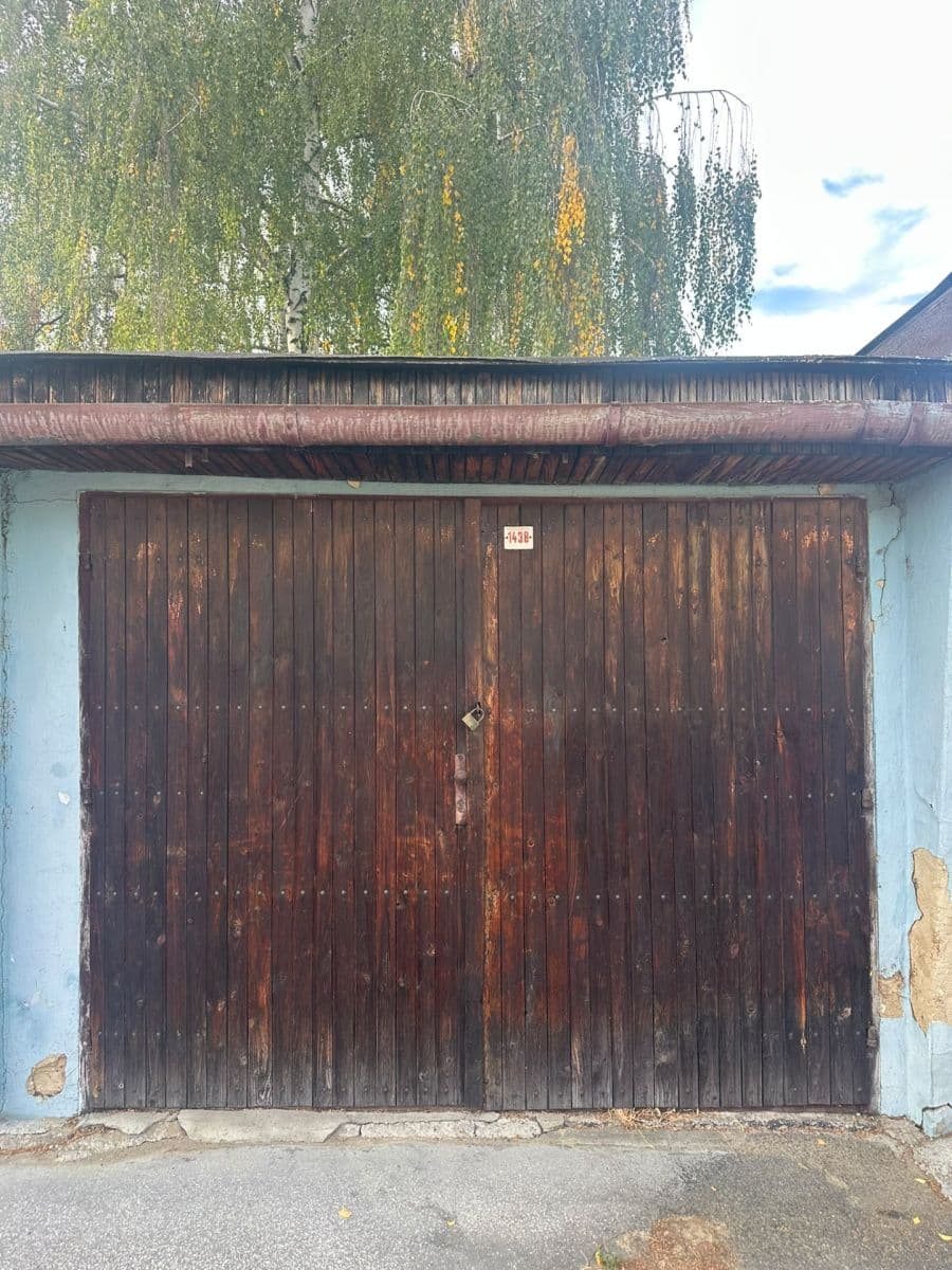 Prodej garáže 18 m², Benešovo nábřeží, Zlín, Zlínský kraj Prodej garáže 18 m², Benešovo nábřeží, Zlín, Zlínský kraj