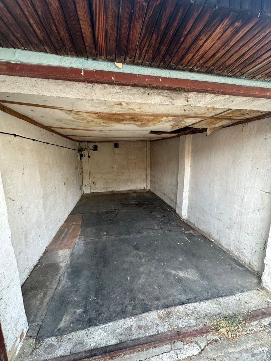 Prodej garáže 18 m², Benešovo nábřeží, Zlín, Zlínský kraj Prodej garáže 18 m², Benešovo nábřeží, Zlín, Zlínský kraj