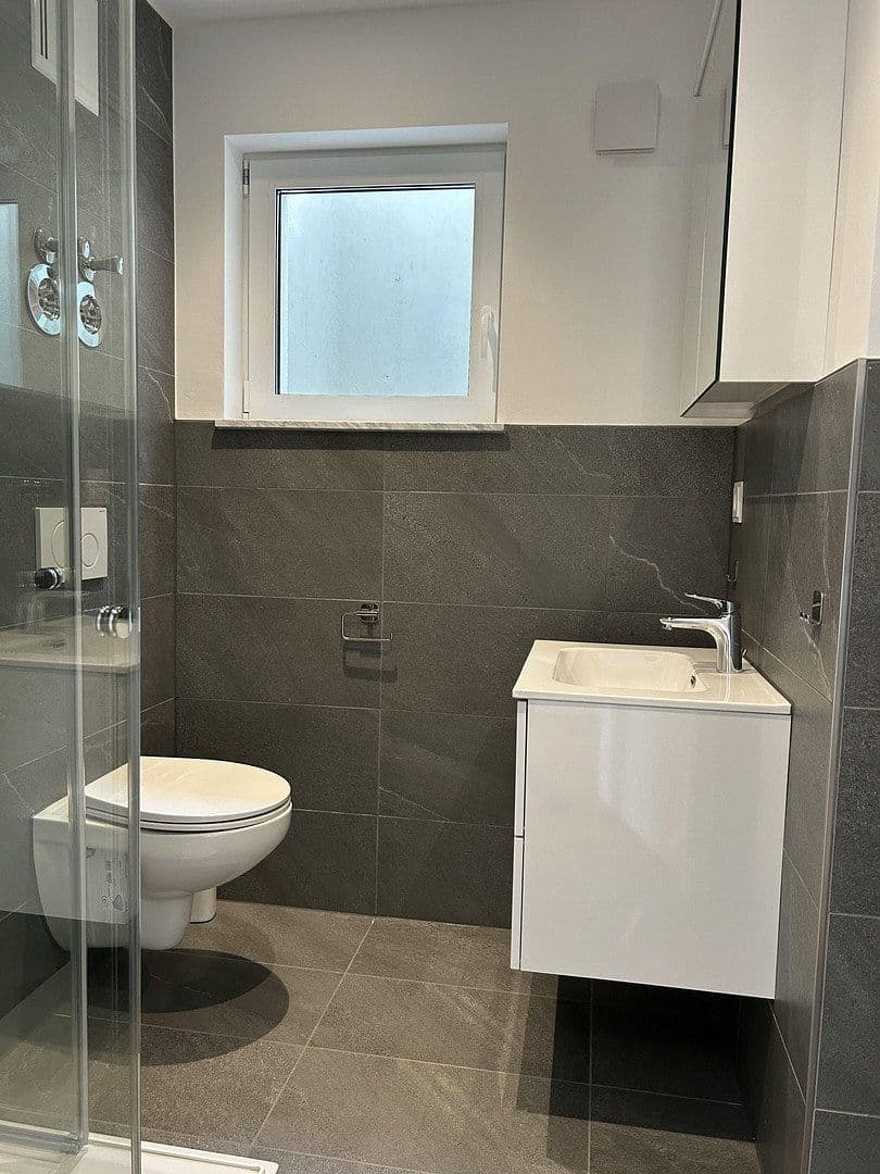 Pronájem bytu 1+1 28 m², Esslingen am Neckar, Bádensko-Württembersko Pronájem bytu 1+1 28 m², Esslingen am Neckar, Bádensko-Württembersko