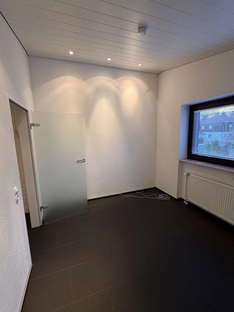 Pronájem bytu 4+1 123 m², Karbener Straẞe 1a, Nidderau, Hessen Pronájem bytu 4+1 123 m², Karbener Straẞe 1a, Nidderau, Hessen
