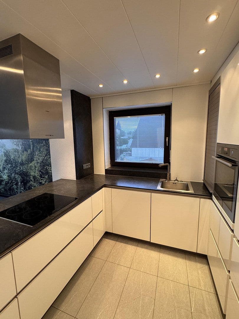 Pronájem bytu 4+1 123 m², Karbener Straẞe 1a, Nidderau, Hessen Pronájem bytu 4+1 123 m², Karbener Straẞe 1a, Nidderau, Hessen