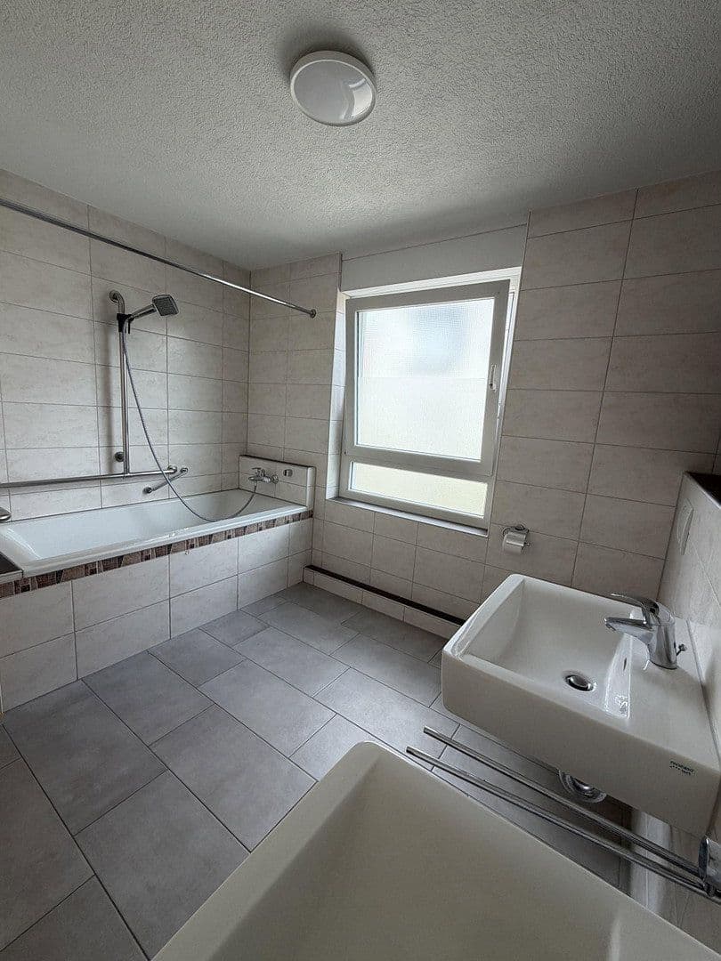 Pronájem bytu 4+kk 115 m², Seestraße 38, Weil im Schönbuch, Bádensko-Württembersko Pronájem bytu 4+kk 115 m², Seestraße 38, Weil im Schönbuch, Bádensko-Württembersko