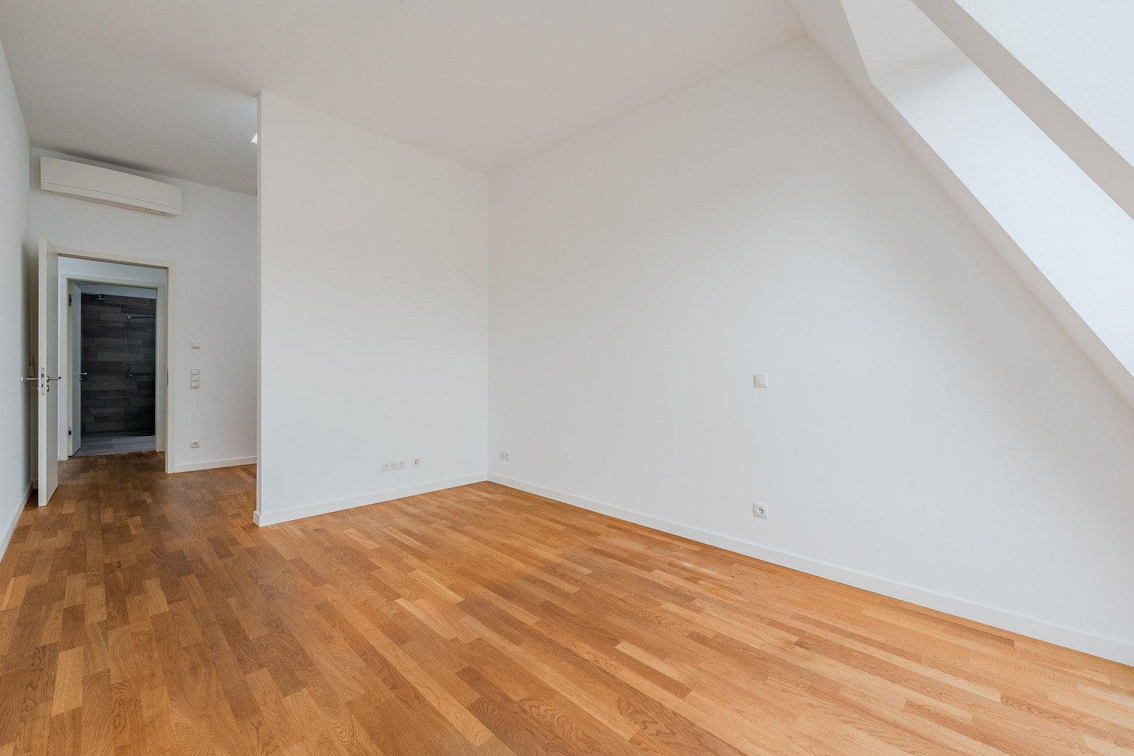 Prodej bytu 7+1 286 m², Gabriel Max Str 15a, Berlin, Berlín Prodej bytu 7+1 286 m², Gabriel Max Str 15a, Berlin, Berlín