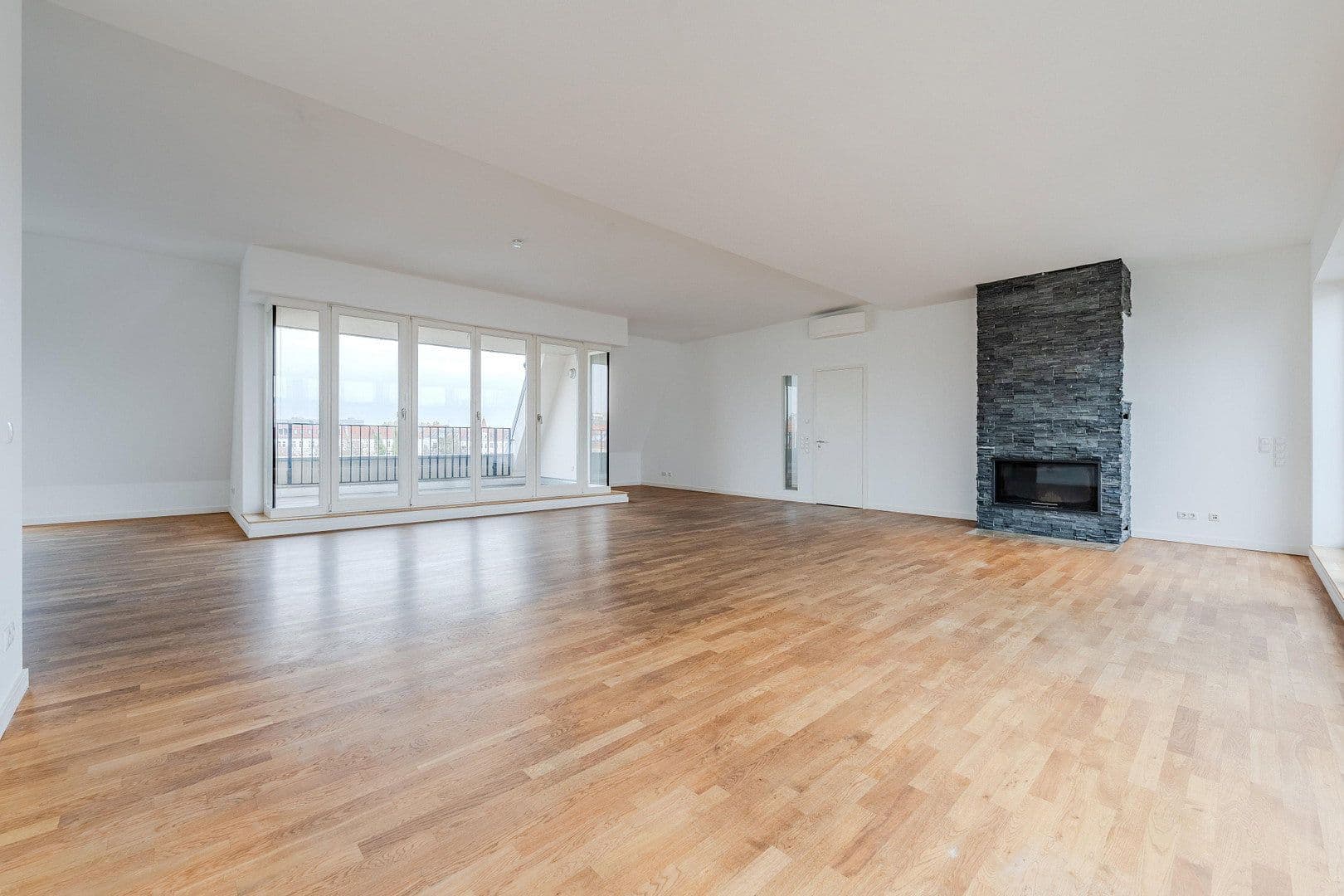 Prodej bytu 7+1 286 m², Gabriel Max Str 15a, Berlin, Berlín Prodej bytu 7+1 286 m², Gabriel Max Str 15a, Berlin, Berlín