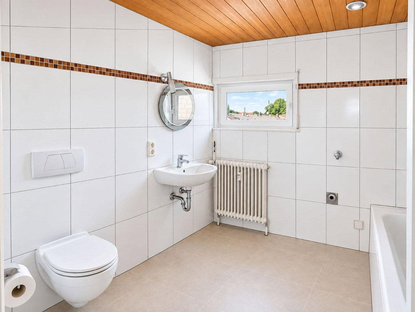 Pronájem bytu 3+1 104 m², Siegfriedstr. 24, Schriesheim, Bádensko-Württembersko Pronájem bytu 3+1 104 m², Siegfriedstr. 24, Schriesheim, Bádensko-Württembersko