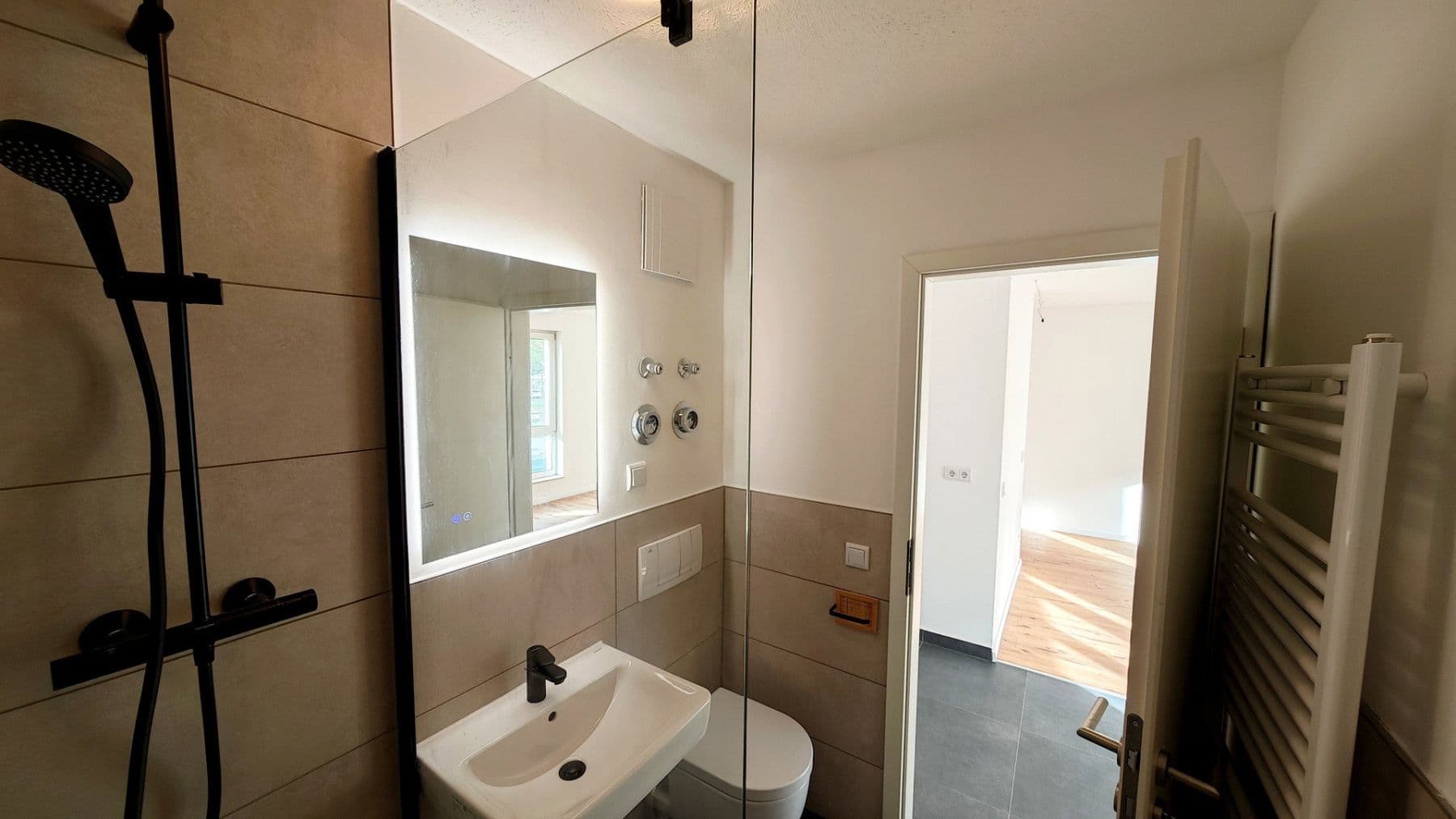 Pronájem bytu 1+1 38 m², Arthur-Hoffmann-Straße 90, Leipzig, Sasko Pronájem bytu 1+1 38 m², Arthur-Hoffmann-Straße 90, Leipzig, Sasko