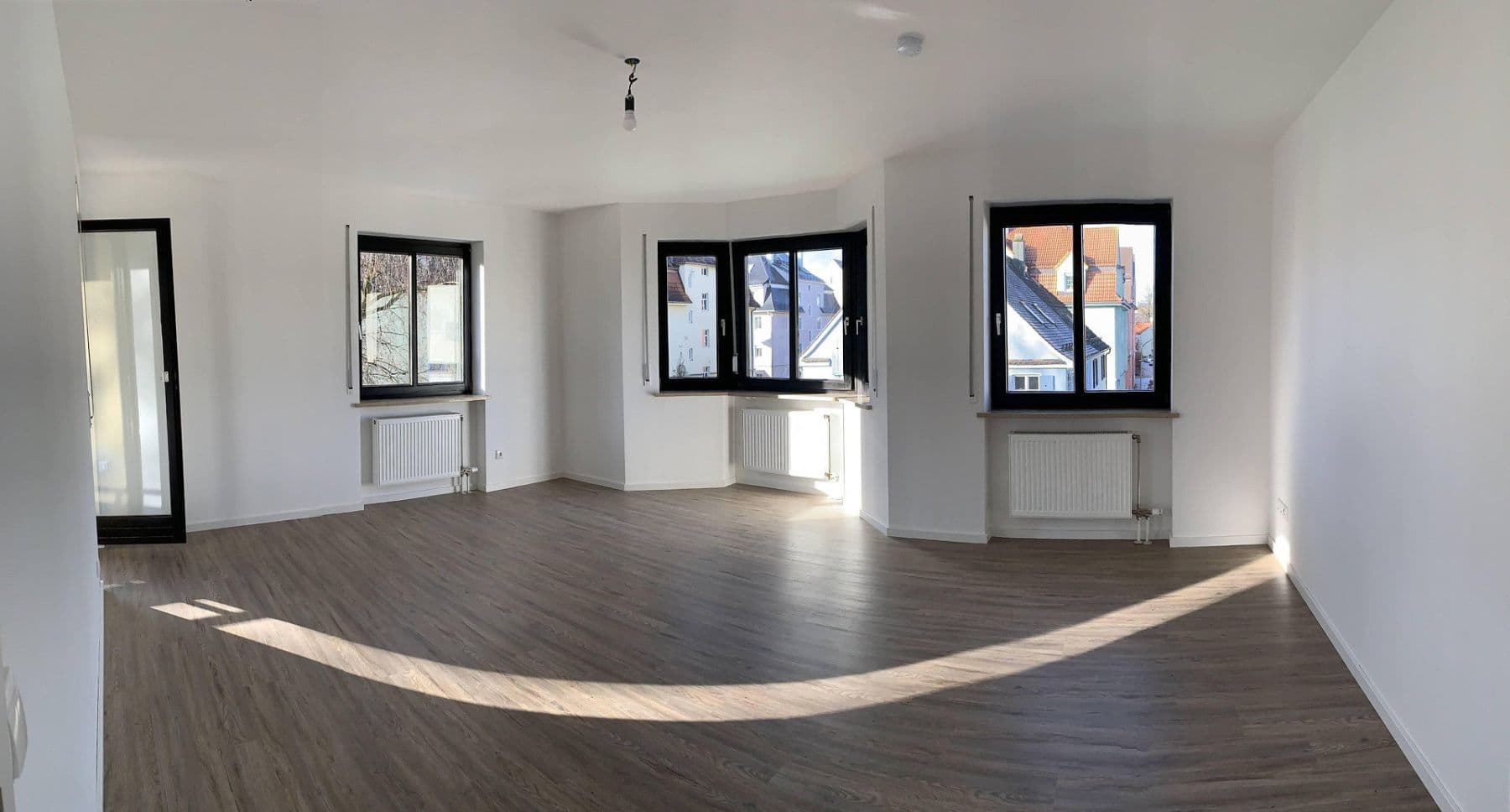 Pronájem bytu 3+1 76 m², Luitpoldstraße 21, Augsburg, Bavorsko Pronájem bytu 3+1 76 m², Luitpoldstraße 21, Augsburg, Bavorsko