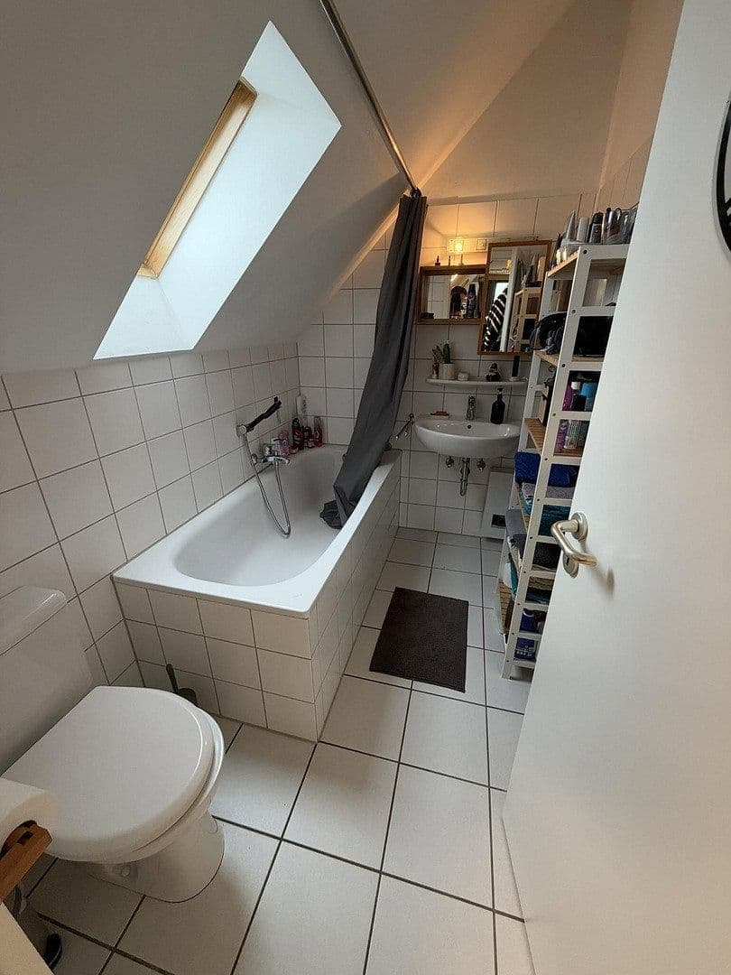 Pronájem bytu 1+1 35 m², Karlstraße 16, Haan, Severní Porýní-Vestfálsko Pronájem bytu 1+1 35 m², Karlstraße 16, Haan, Severní Porýní-Vestfálsko