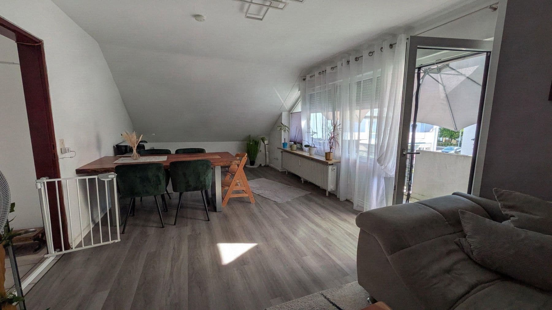 Prodej bytu 3+1 66 m², Bernhardusstr. 12, Ehrenkirchen, Bádensko-Württembersko Prodej bytu 3+1 66 m², Bernhardusstr. 12, Ehrenkirchen, Bádensko-Württembersko