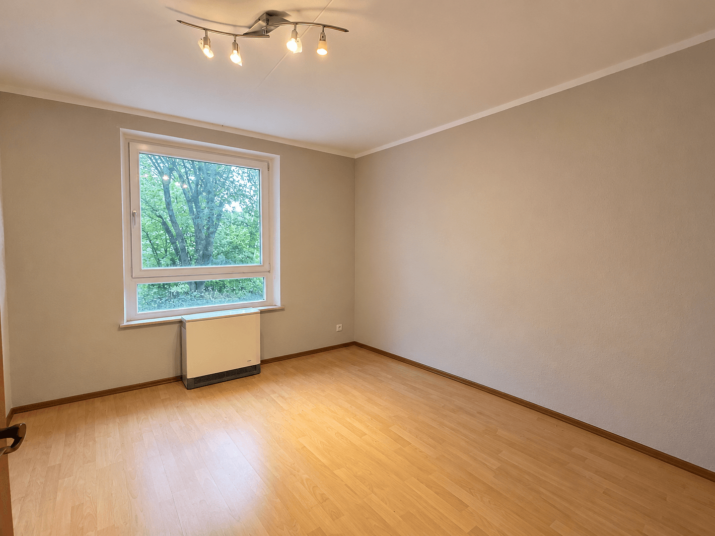 Pronájem bytu 4+1 82 m², Albert-Schweitzer-Straße 7, Essen, Severní Porýní-Vestfálsko Pronájem bytu 4+1 82 m², Albert-Schweitzer-Straße 7, Essen, Severní Porýní-Vestfálsko
