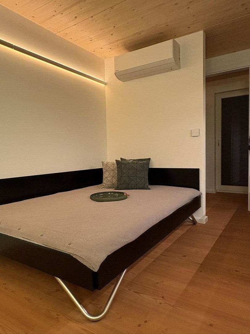 Pronájem bytu 1+1 28 m², Friedrichstraße 3, Erlangen, Bavorsko Pronájem bytu 1+1 28 m², Friedrichstraße 3, Erlangen, Bavorsko