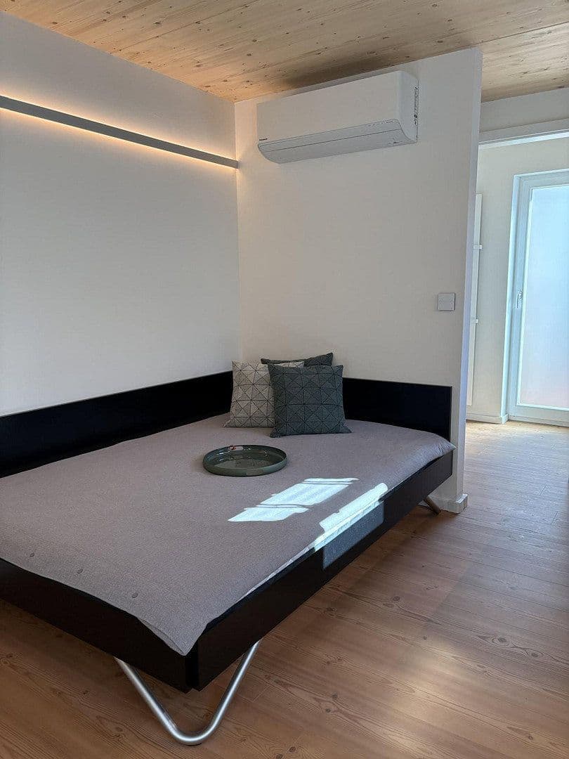 Pronájem bytu 1+1 28 m², Friedrichstraße 3, Erlangen, Bavorsko Pronájem bytu 1+1 28 m², Friedrichstraße 3, Erlangen, Bavorsko