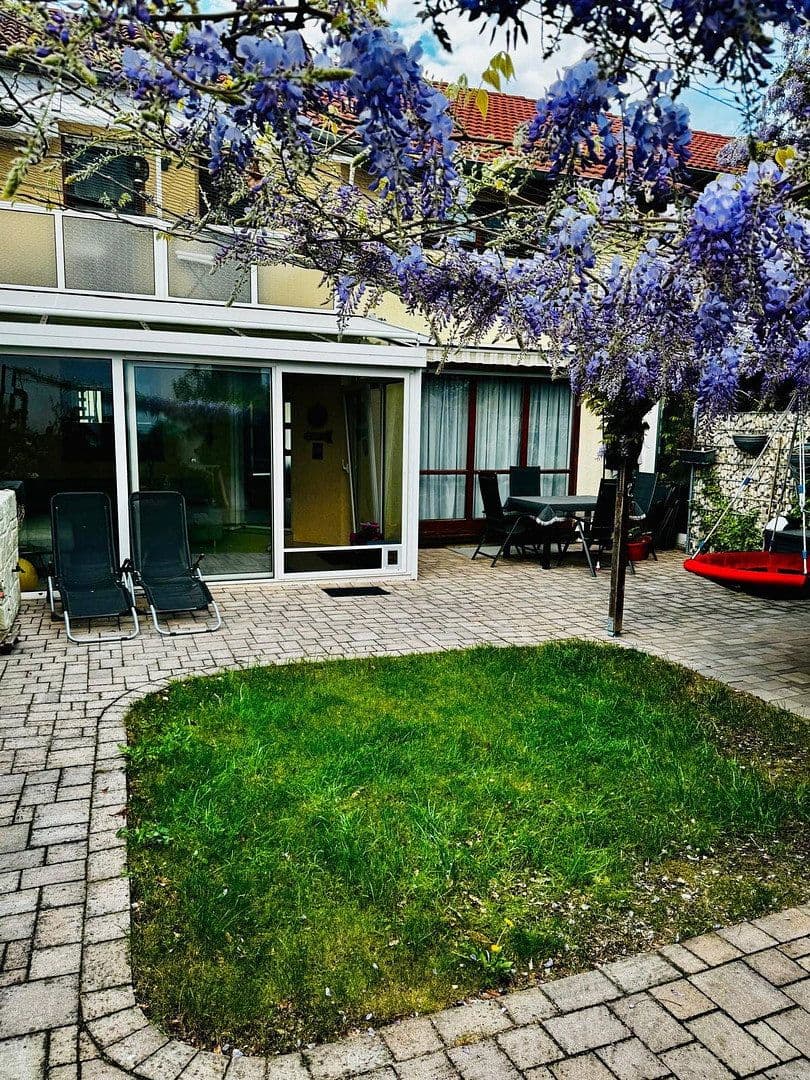 Pronájem domu 130 m², pozemek 250 m², Ludwigshafen am Rhein, Porýní-Falc Pronájem domu 130 m², pozemek 250 m², Ludwigshafen am Rhein, Porýní-Falc
