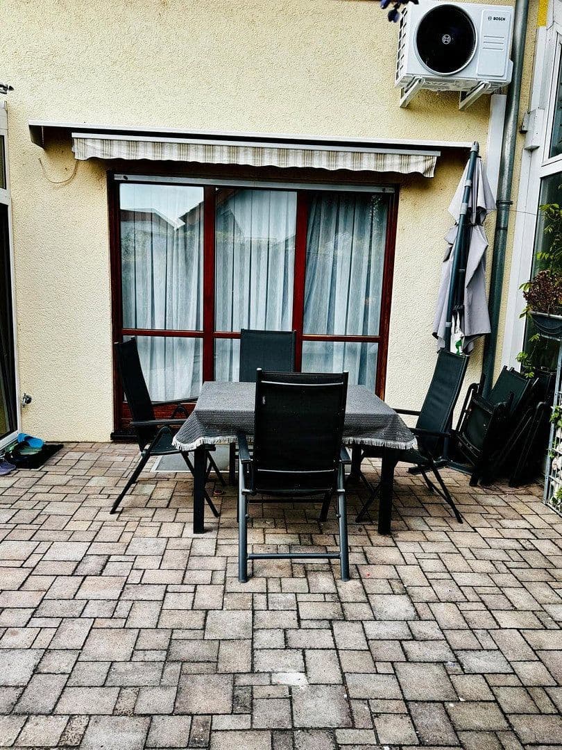 Pronájem domu 130 m², pozemek 250 m², Ludwigshafen am Rhein, Porýní-Falc Pronájem domu 130 m², pozemek 250 m², Ludwigshafen am Rhein, Porýní-Falc