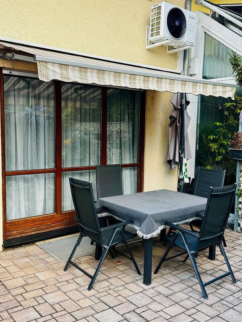 Pronájem domu 130 m², pozemek 250 m², Ludwigshafen am Rhein, Porýní-Falc Pronájem domu 130 m², pozemek 250 m², Ludwigshafen am Rhein, Porýní-Falc