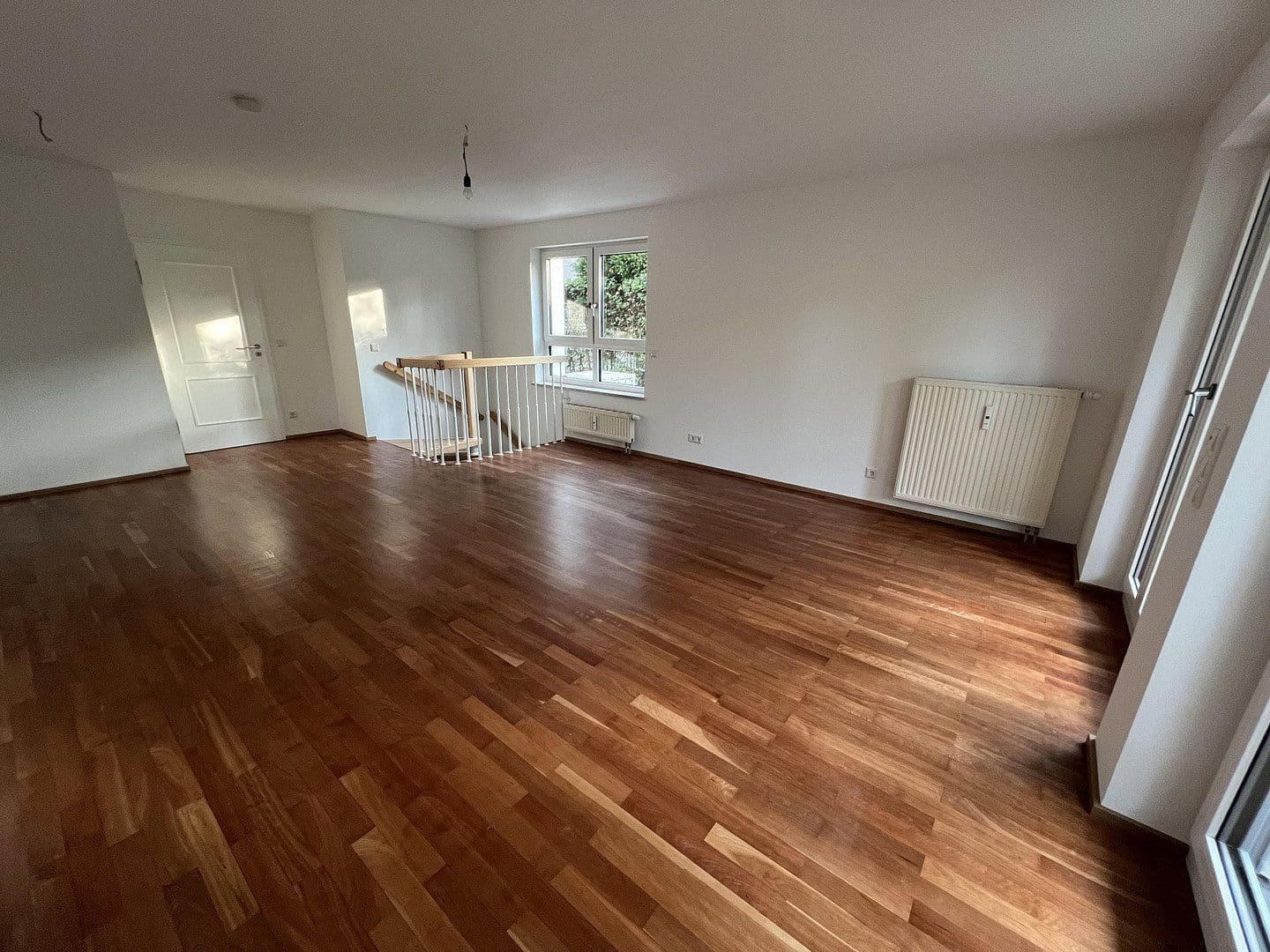 Pronájem bytu 3+1 87 m², Unterbrunner Str. 12, München, Bavorsko Pronájem bytu 3+1 87 m², Unterbrunner Str. 12, München, Bavorsko
