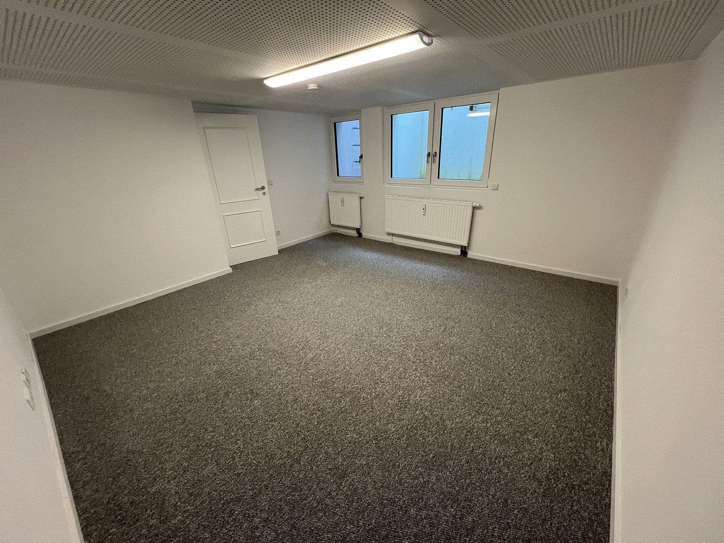 Pronájem bytu 3+1 87 m², Unterbrunner Str. 12, München, Bavorsko Pronájem bytu 3+1 87 m², Unterbrunner Str. 12, München, Bavorsko