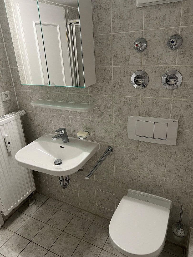 Pronájem bytu 3+1 87 m², Unterbrunner Str. 12, München, Bavorsko Pronájem bytu 3+1 87 m², Unterbrunner Str. 12, München, Bavorsko