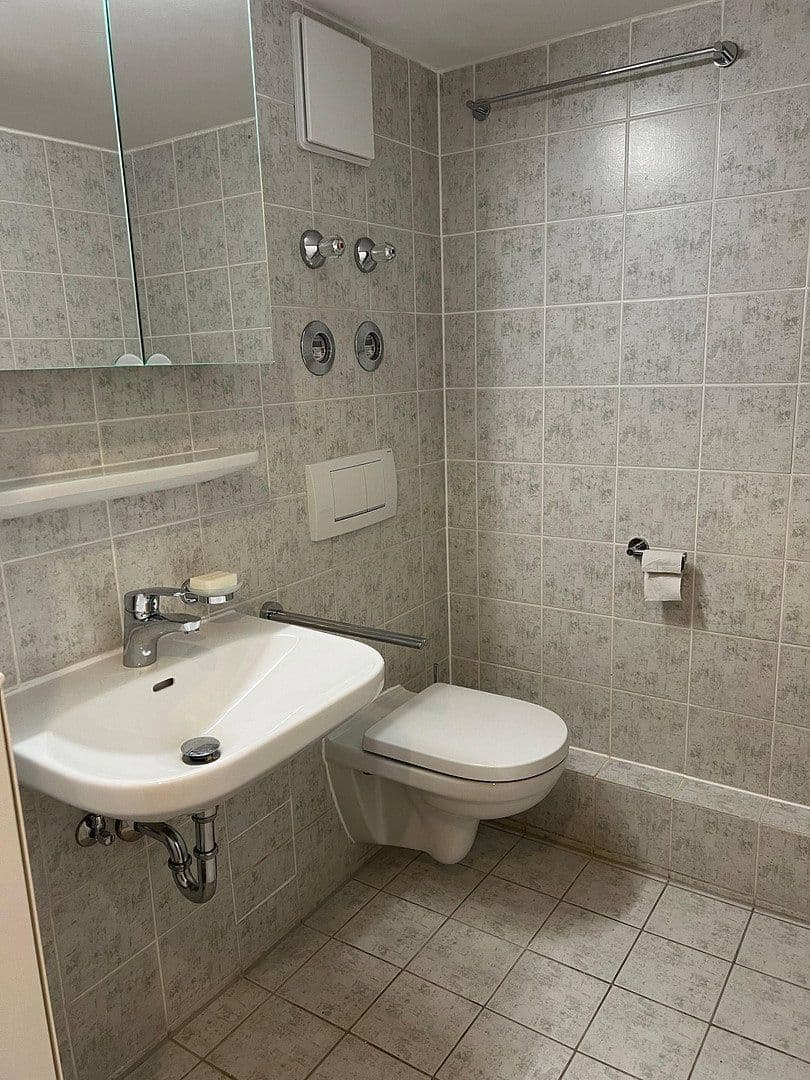 Pronájem bytu 3+1 87 m², Unterbrunner Str. 12, München, Bavorsko Pronájem bytu 3+1 87 m², Unterbrunner Str. 12, München, Bavorsko