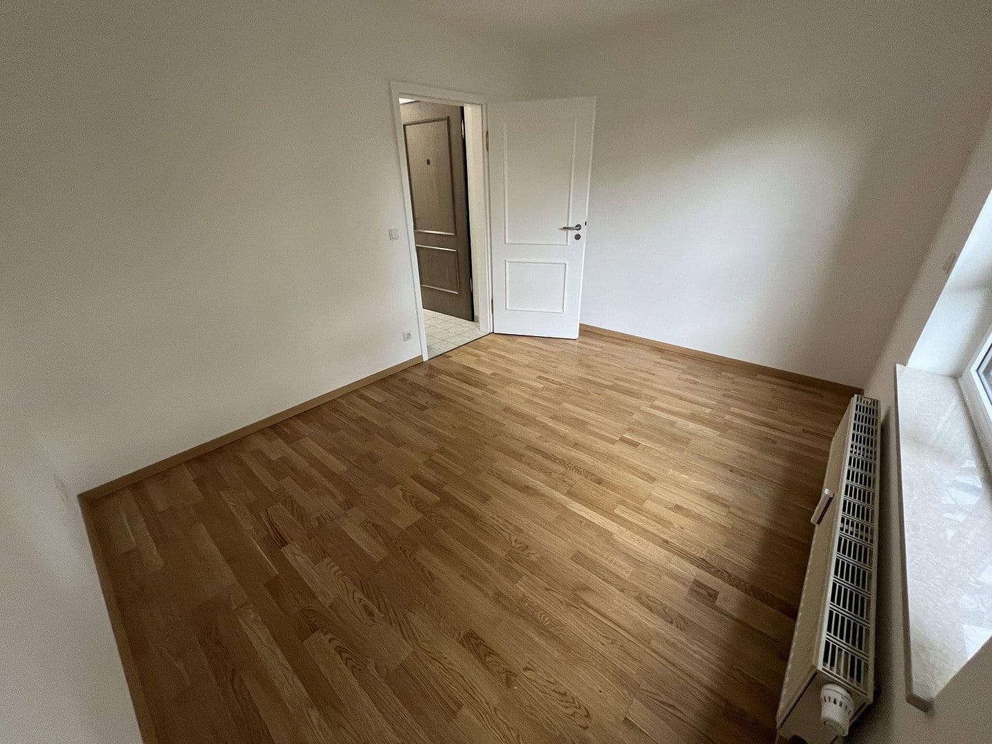 Pronájem bytu 3+1 87 m², Unterbrunner Str. 12, München, Bavorsko Pronájem bytu 3+1 87 m², Unterbrunner Str. 12, München, Bavorsko