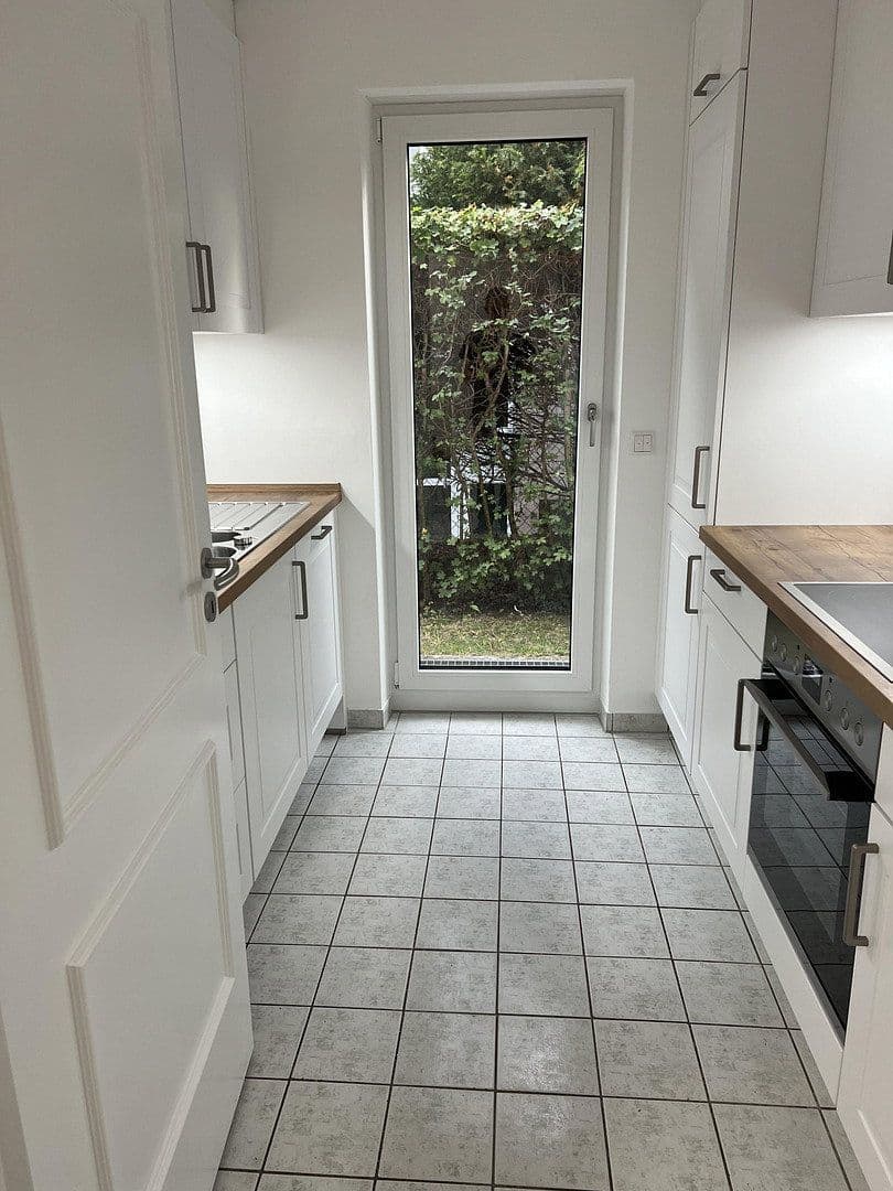 Pronájem bytu 3+1 87 m², Unterbrunner Str. 12, München, Bavorsko Pronájem bytu 3+1 87 m², Unterbrunner Str. 12, München, Bavorsko