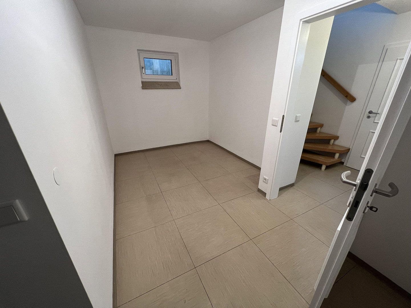 Pronájem bytu 3+1 87 m², Unterbrunner Str. 12, München, Bavorsko Pronájem bytu 3+1 87 m², Unterbrunner Str. 12, München, Bavorsko
