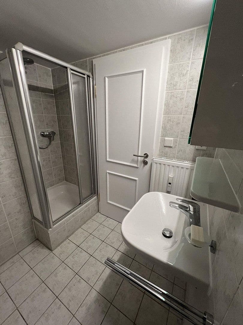 Pronájem bytu 3+1 87 m², Unterbrunner Str. 12, München, Bavorsko Pronájem bytu 3+1 87 m², Unterbrunner Str. 12, München, Bavorsko